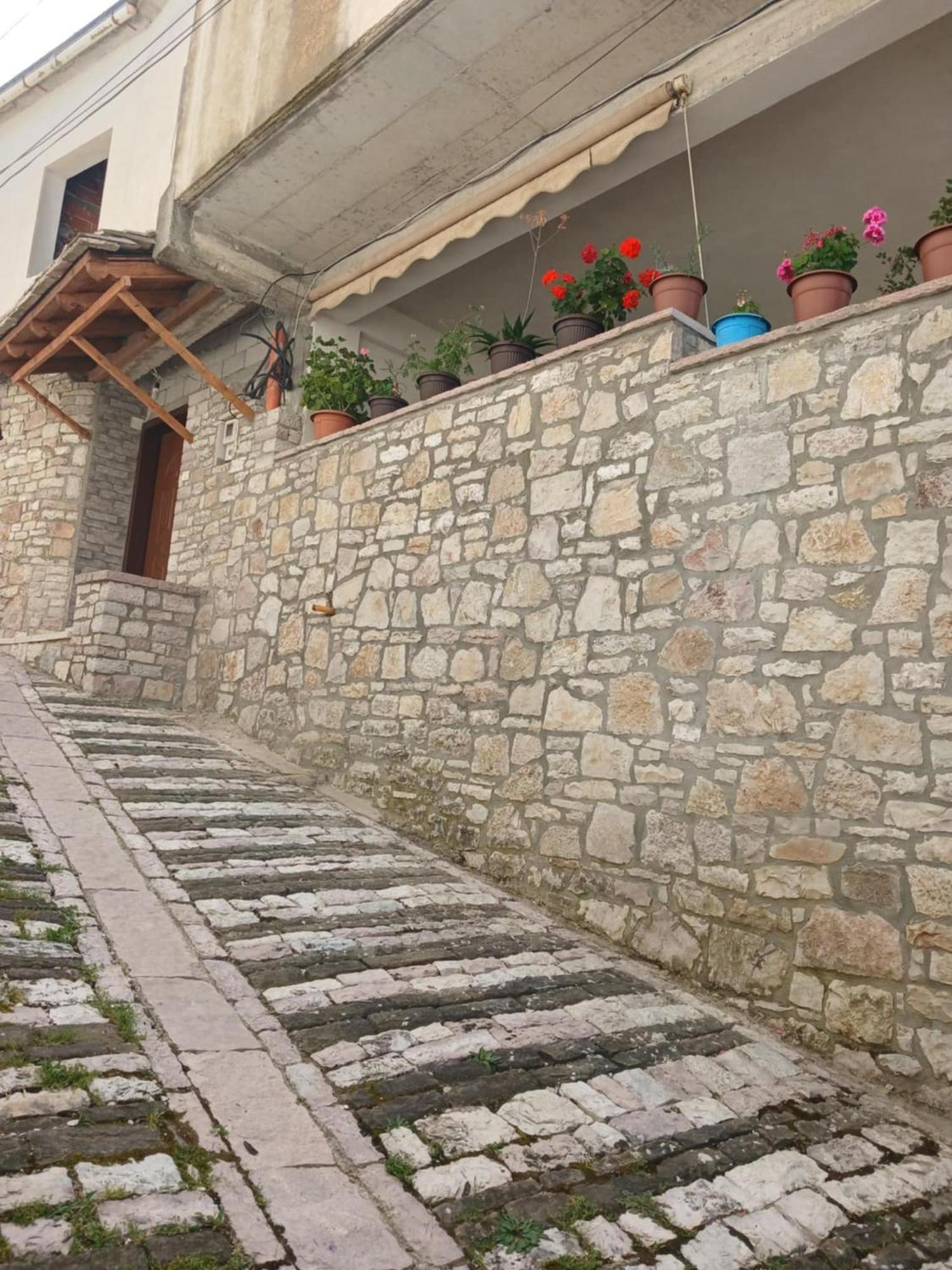 Eniguesthouse Gjirokastër Dış mekan fotoğraf